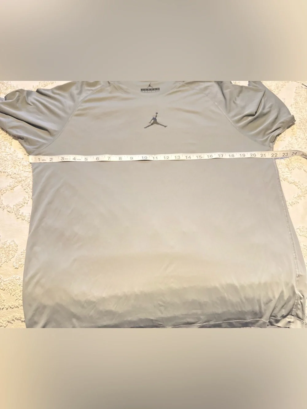 Jordan Men’s Light Gray Short-Sleeve Athletic Tee